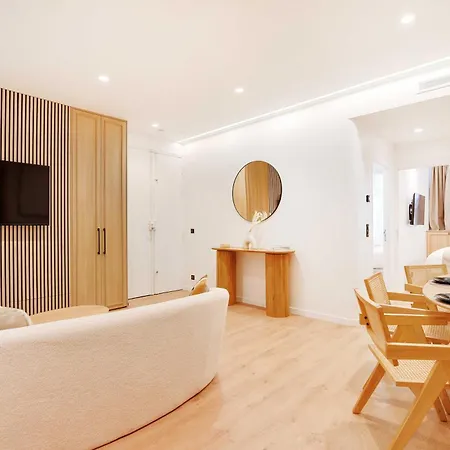 Authentic - 3br-6p - Moulin Rouge Apartment *